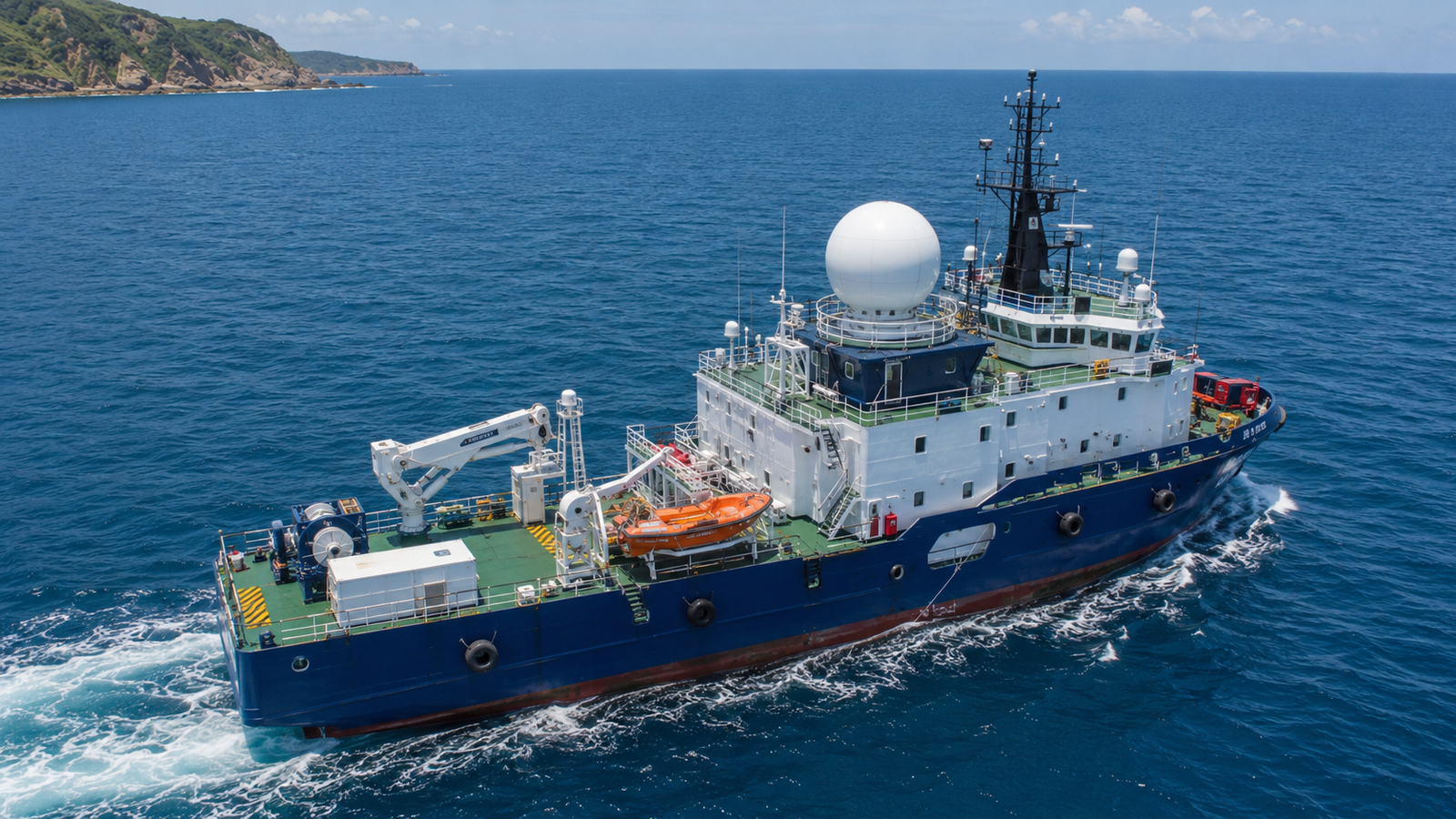 Embarcación con conectividad satelital marítima